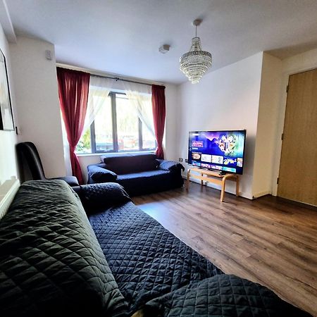 Explore London: 2 Bedroom House In Wood Green エクステリア 写真
