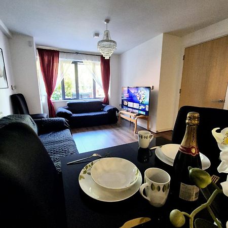 Explore London: 2 Bedroom House In Wood Green エクステリア 写真