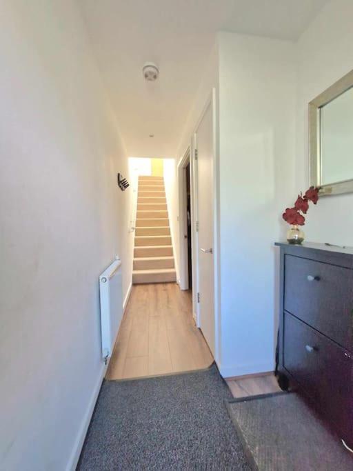 Explore London: 2 Bedroom House In Wood Green エクステリア 写真