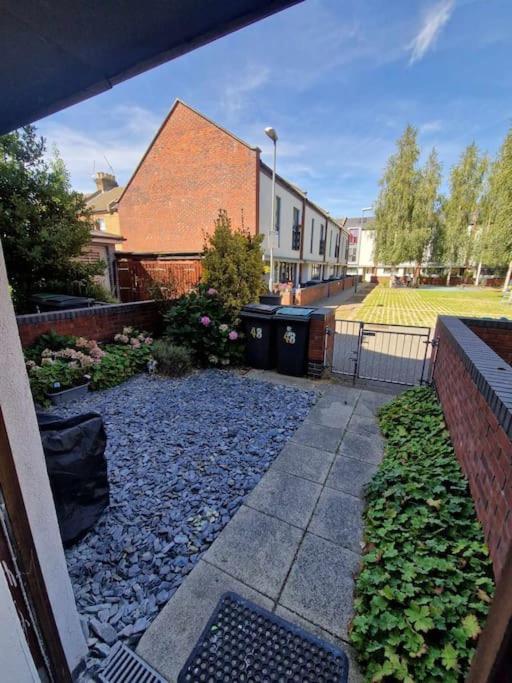 Explore London: 2 Bedroom House In Wood Green エクステリア 写真