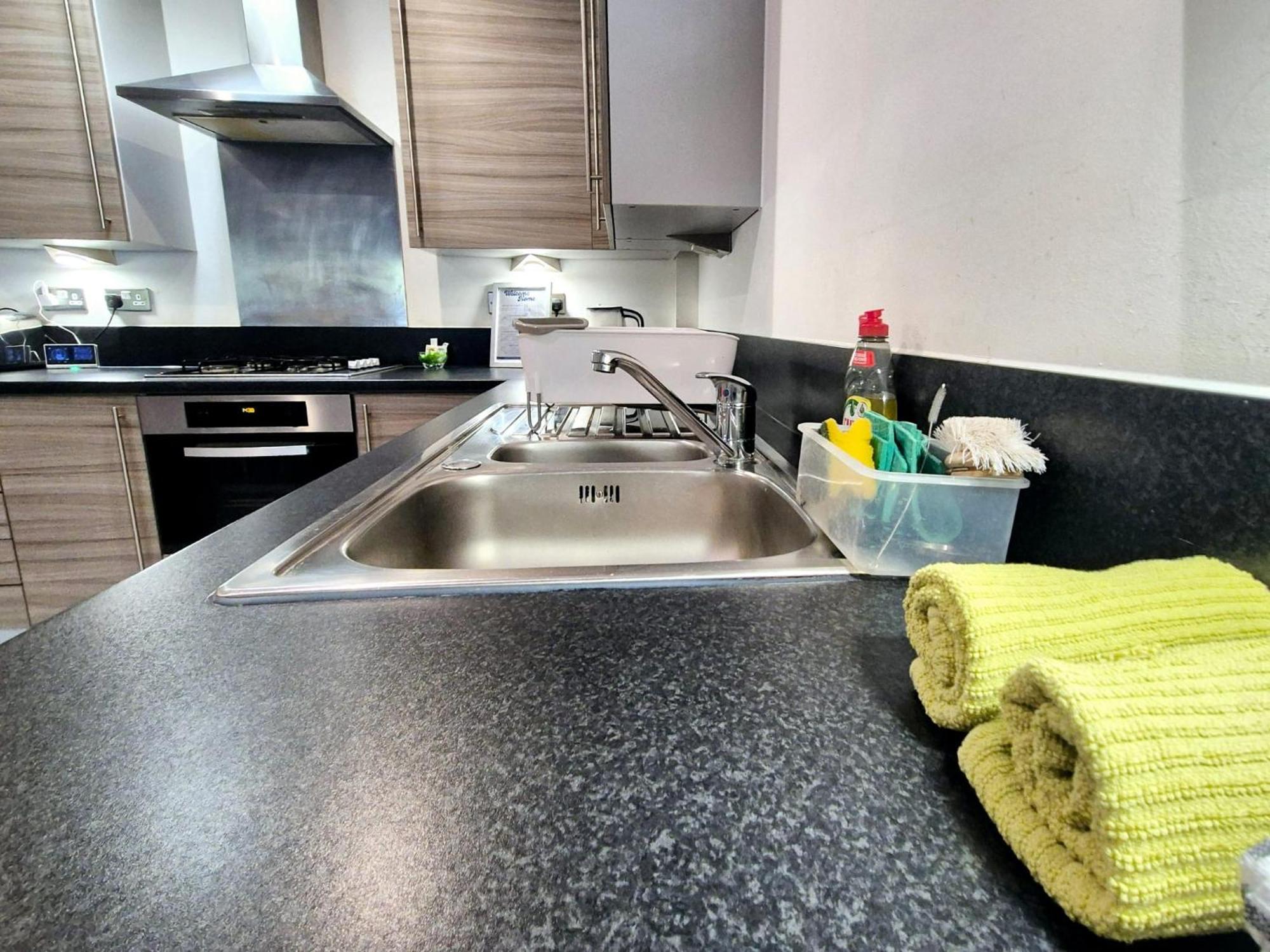 Explore London: 2 Bedroom House In Wood Green エクステリア 写真