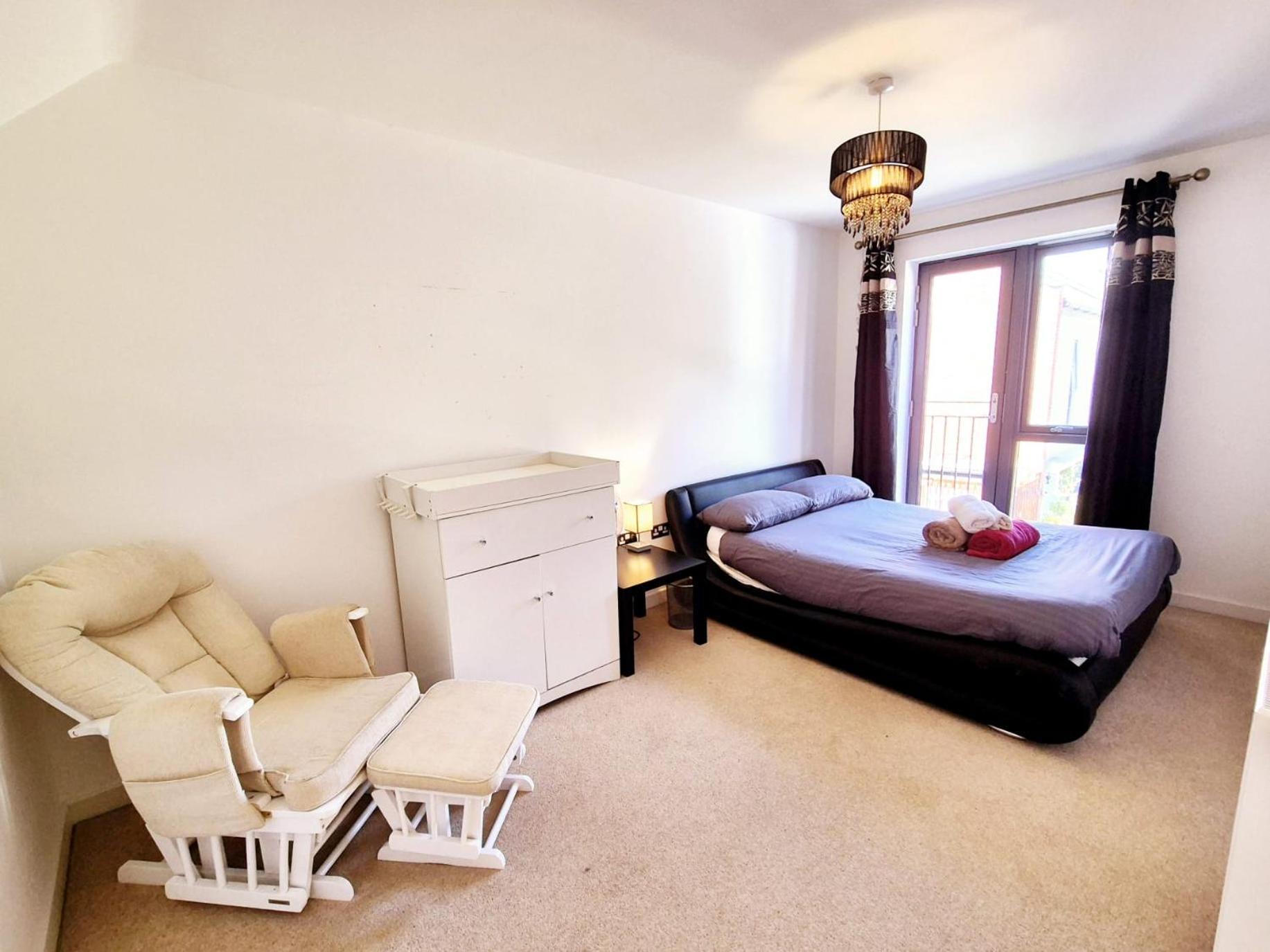 Explore London: 2 Bedroom House In Wood Green エクステリア 写真
