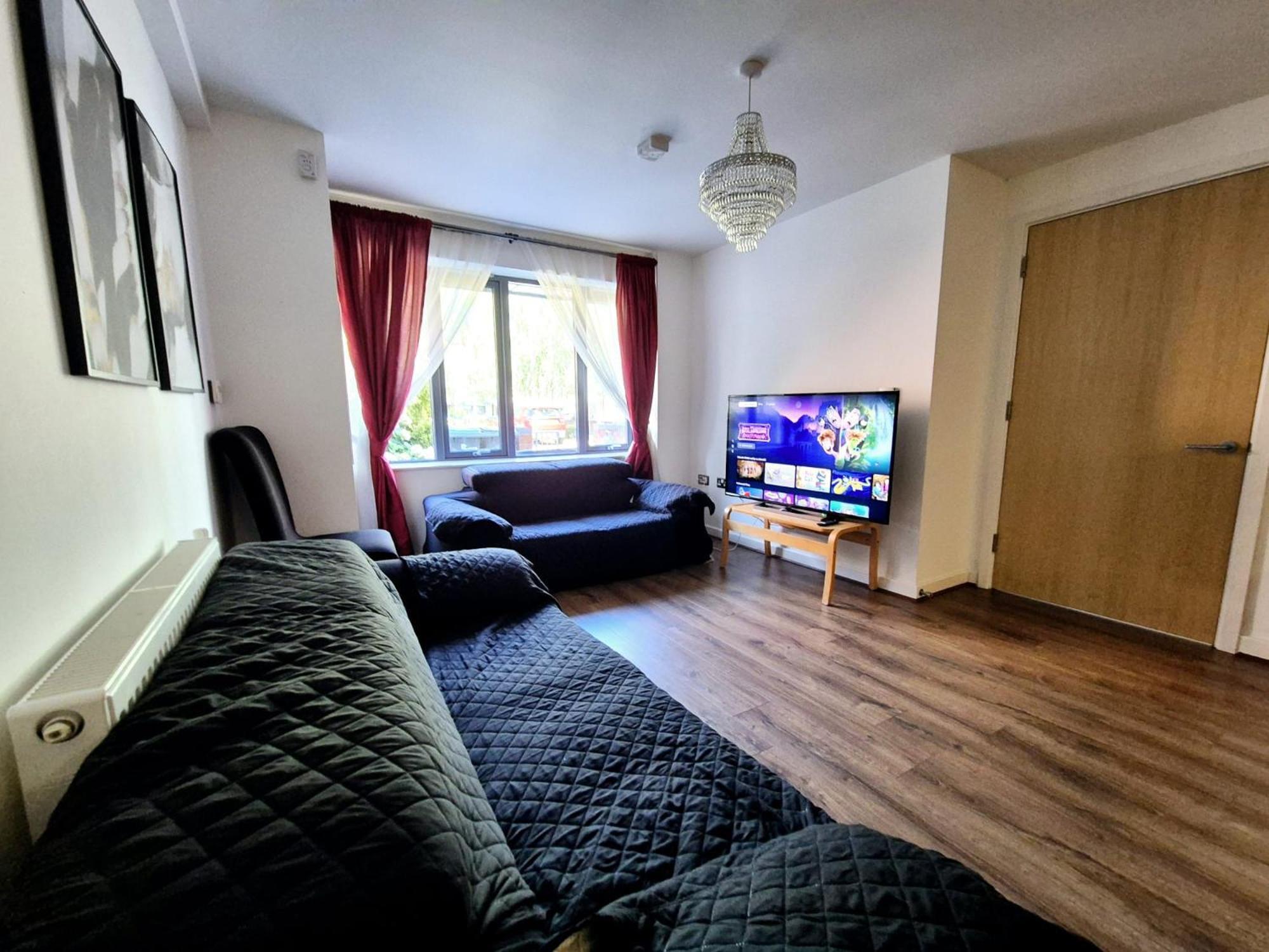 Explore London: 2 Bedroom House In Wood Green エクステリア 写真