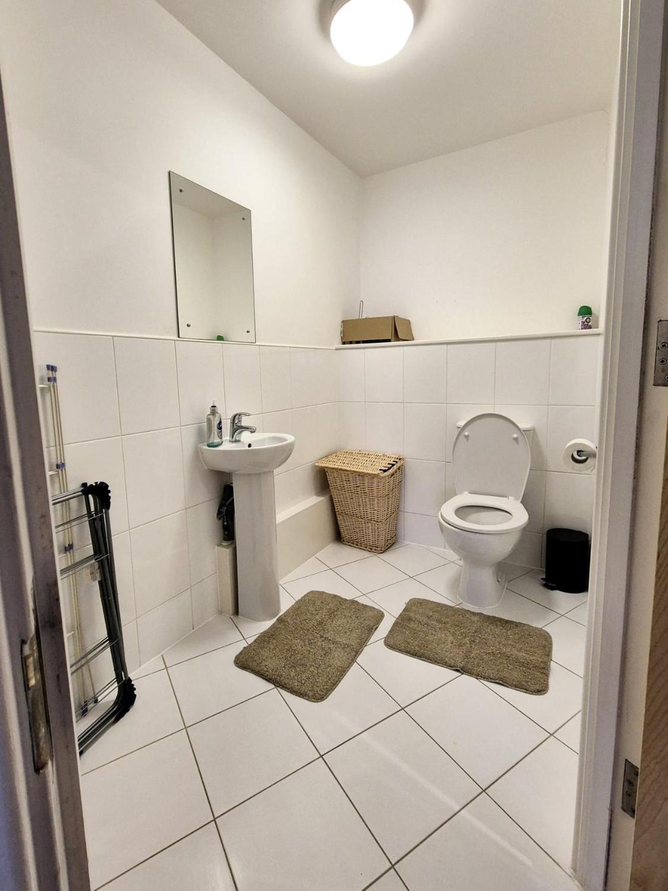 Explore London: 2 Bedroom House In Wood Green エクステリア 写真