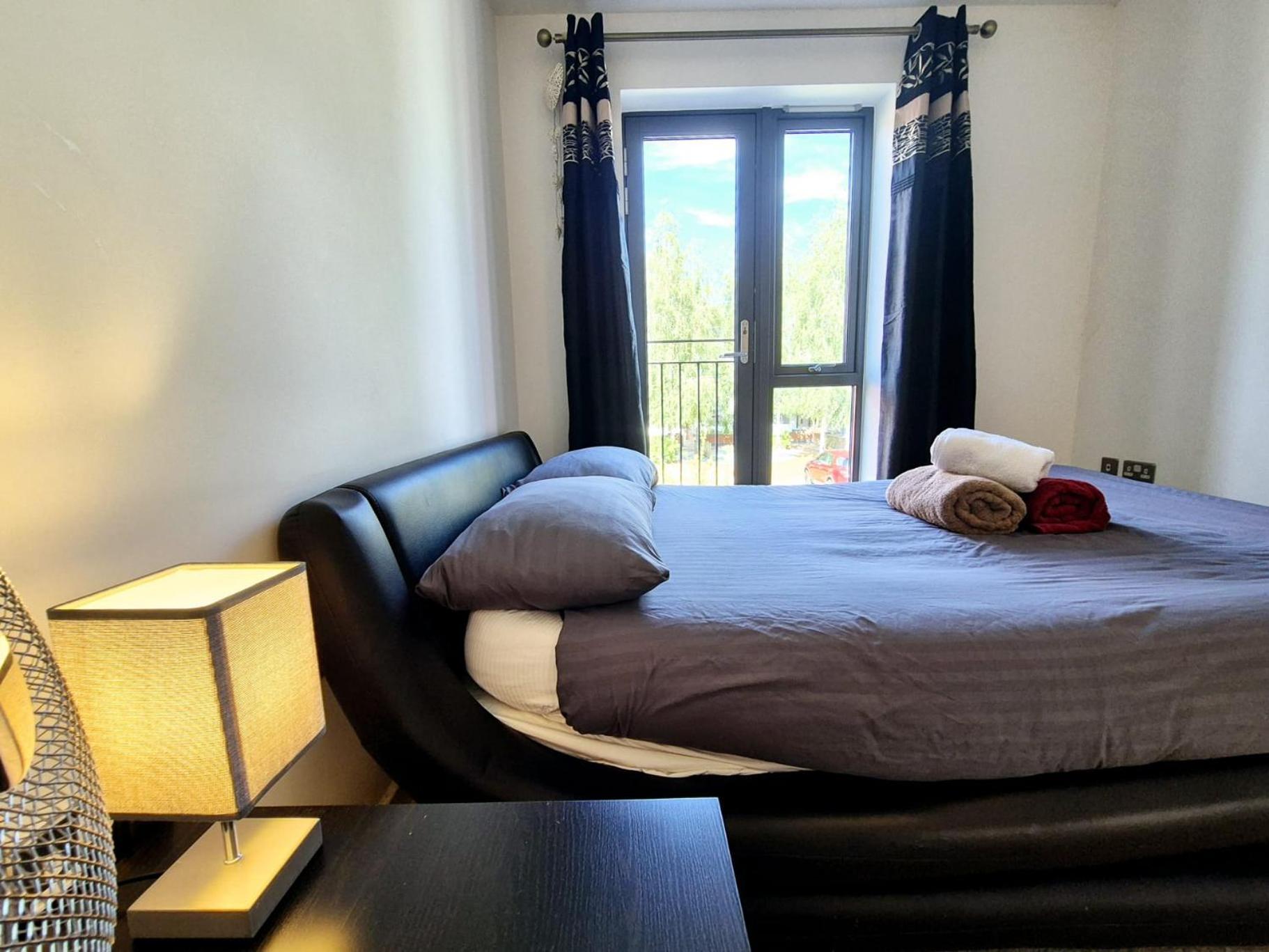 Explore London: 2 Bedroom House In Wood Green エクステリア 写真