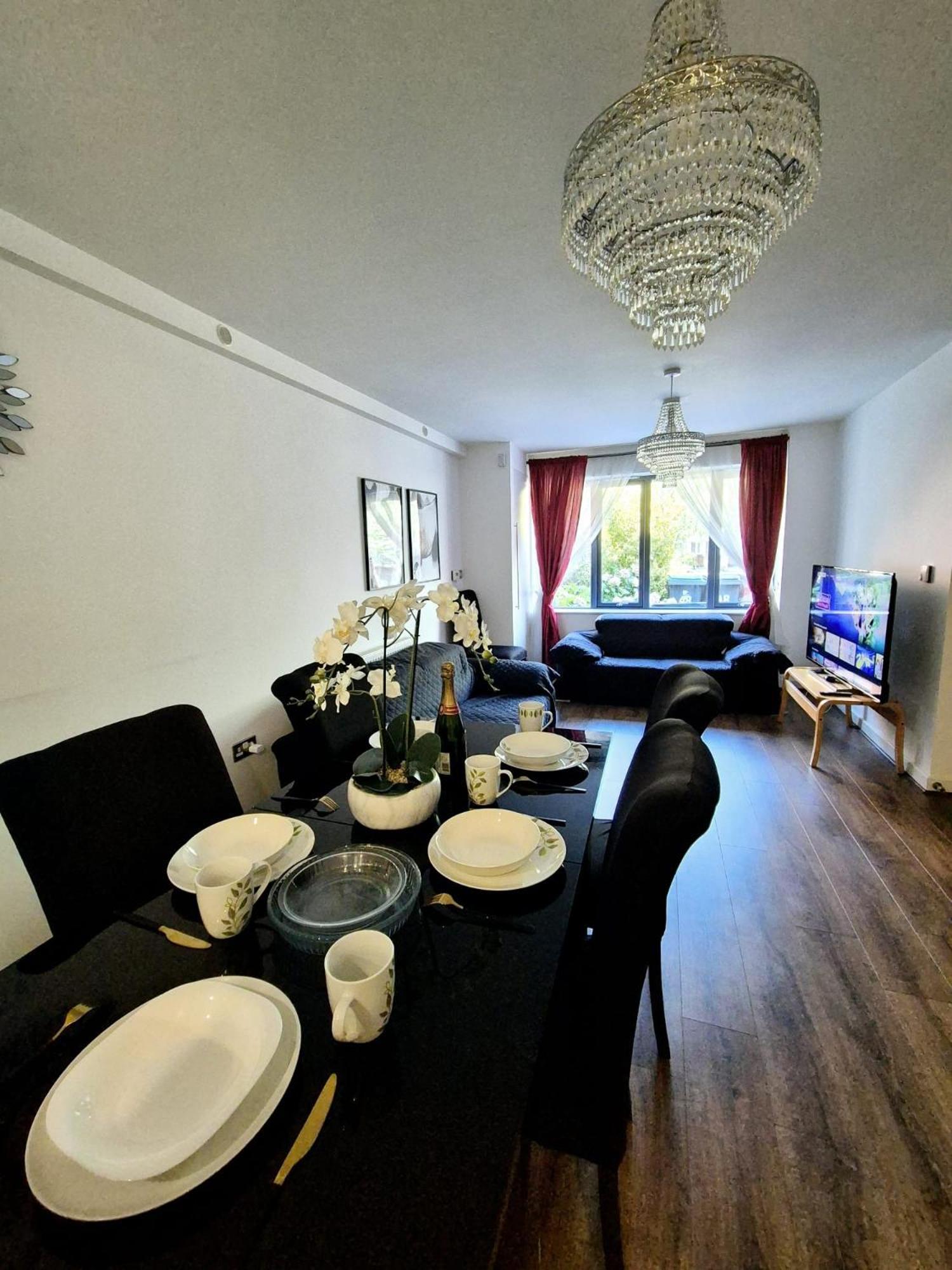 Explore London: 2 Bedroom House In Wood Green エクステリア 写真